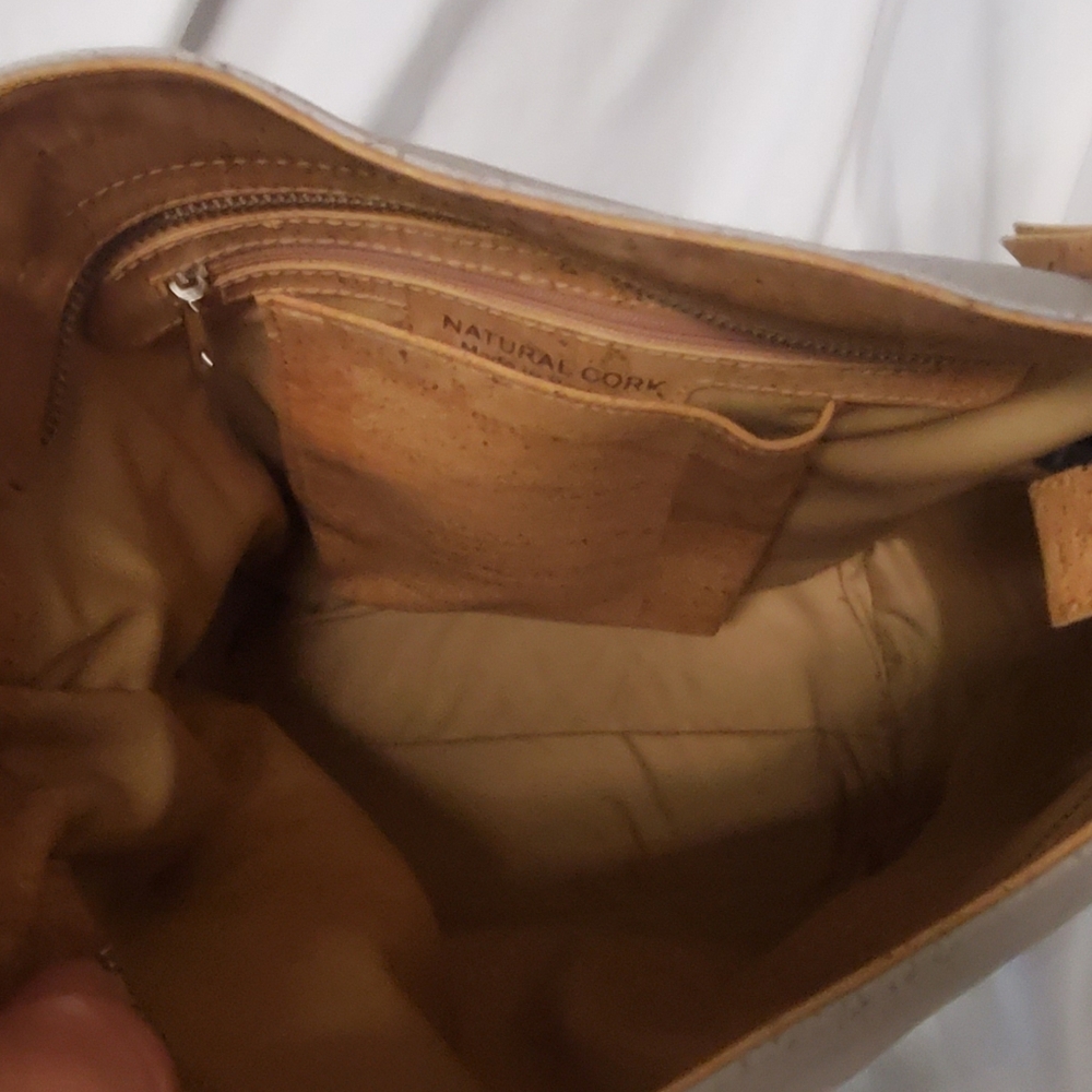 Arteulsa cork shoulder bag. - Picture 5 of 5